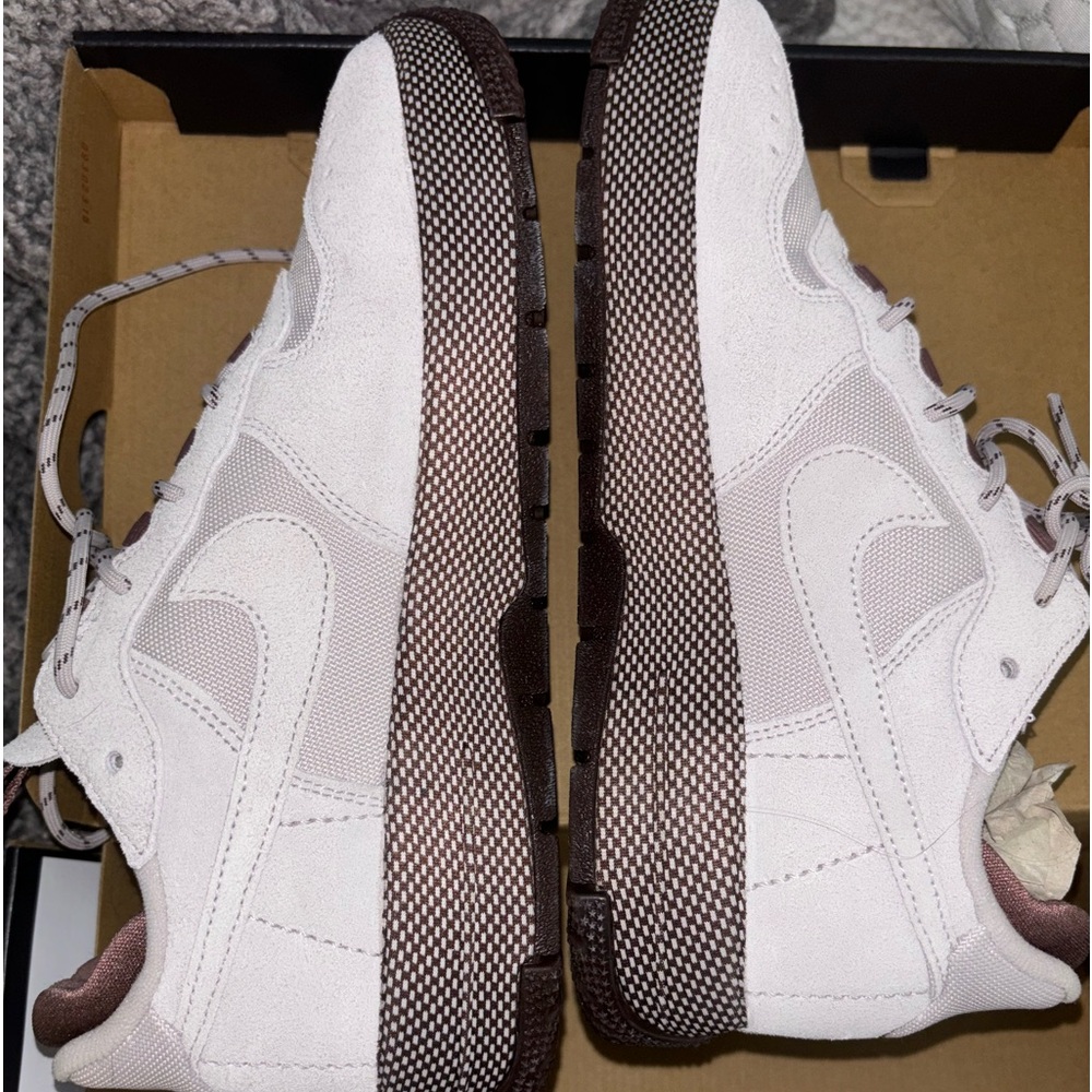 Women Air Force 1 Wild